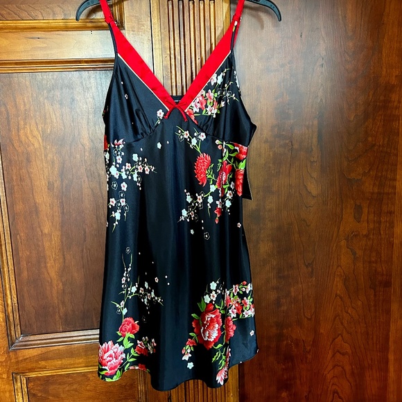 Jones New York Intimates Satin Slip Weeping Floral Sleepwear, Size M